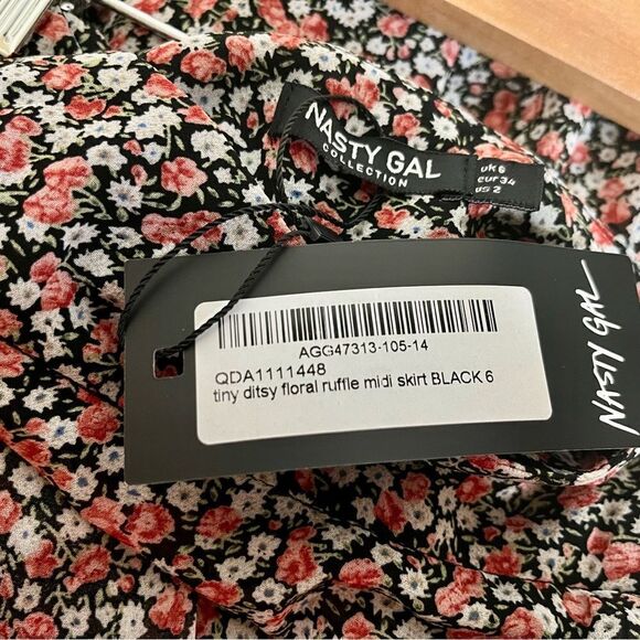NWT Nasty Gal Ditsy Floral Skirt size 2 - Picture 4 of 4